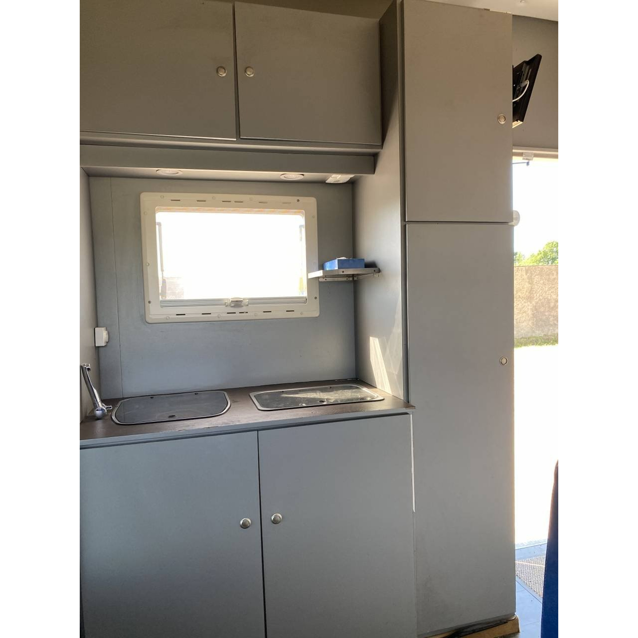 CAMION CHEVAUX 7 PLACES AVEC HOME CAR OCCASION 10