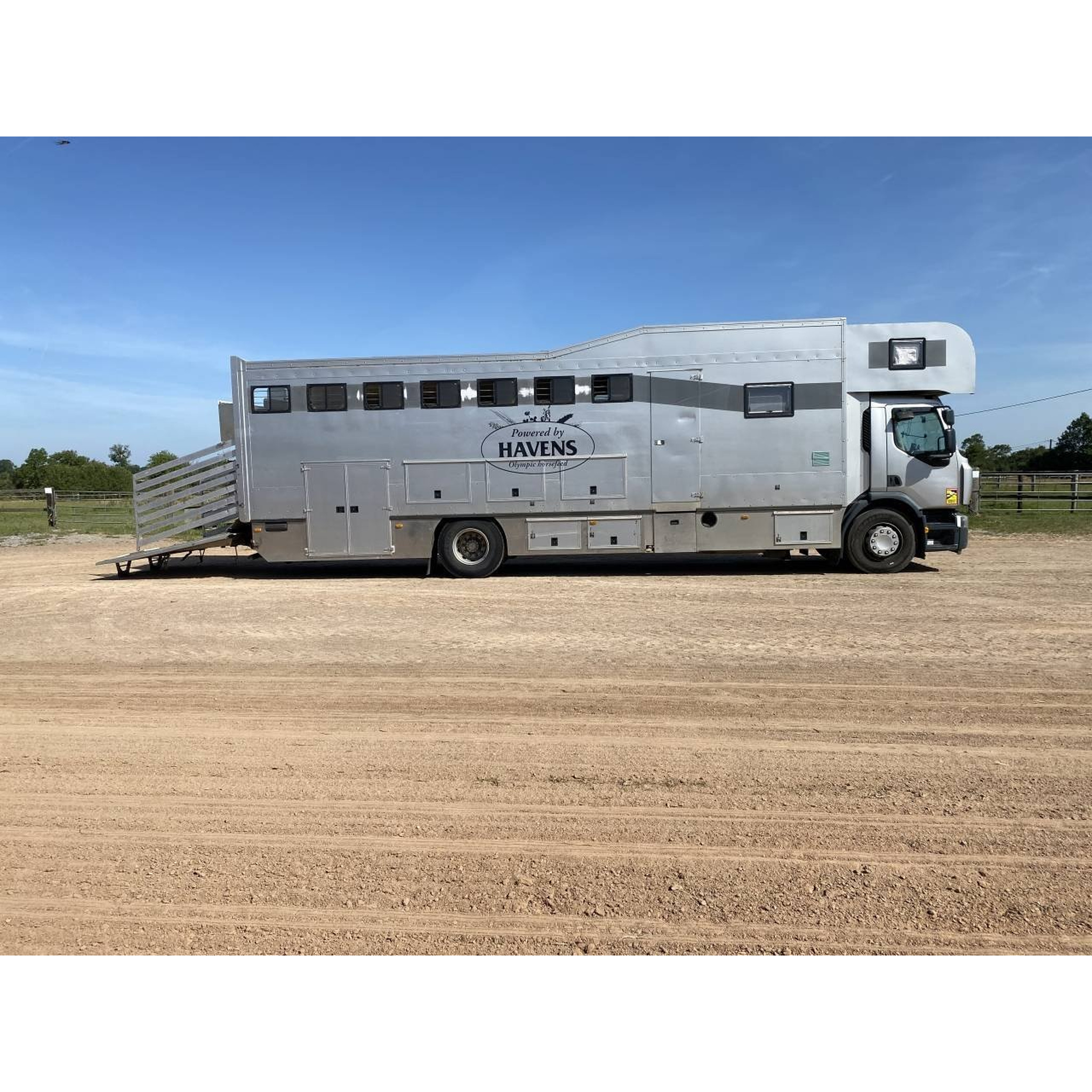 CAMION CHEVAUX 7 PLACES AVEC HOME CAR OCCASION