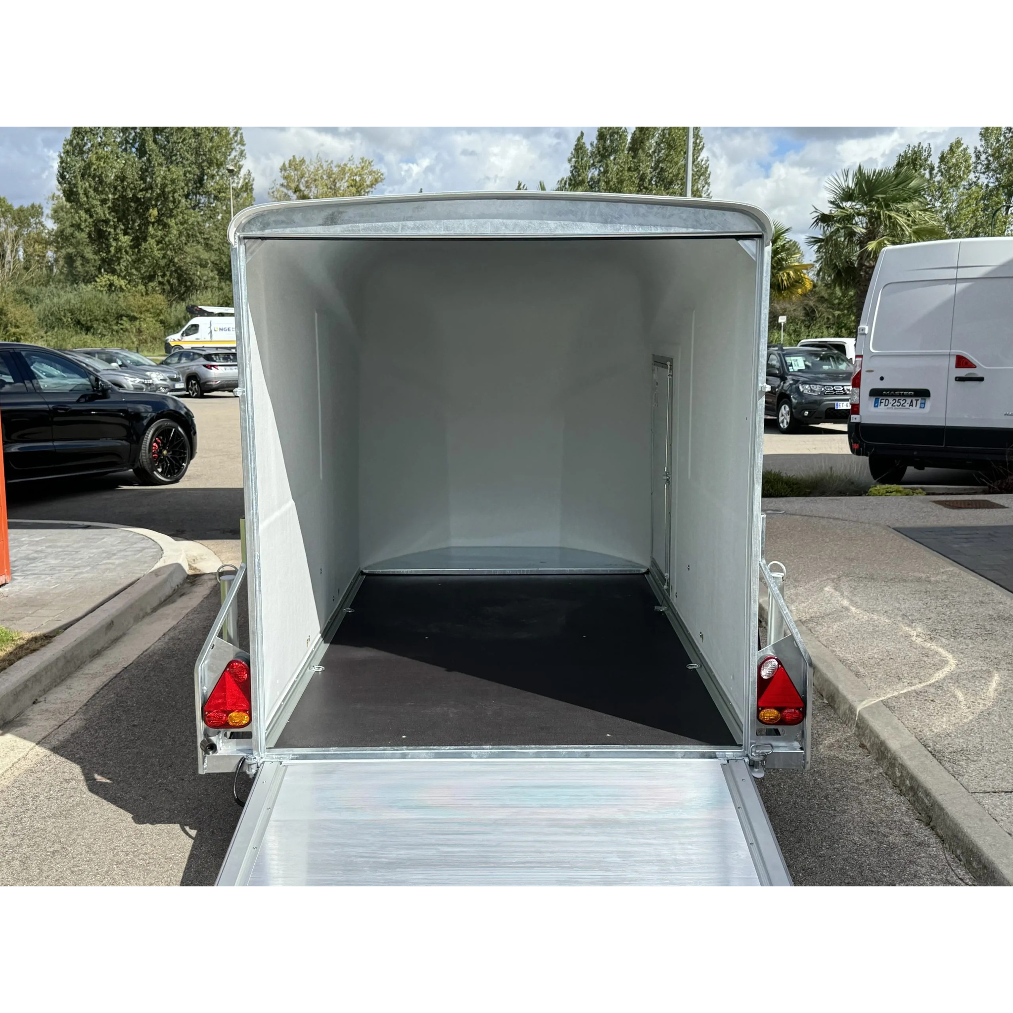 CARGO 1300 – 1300 KG 36