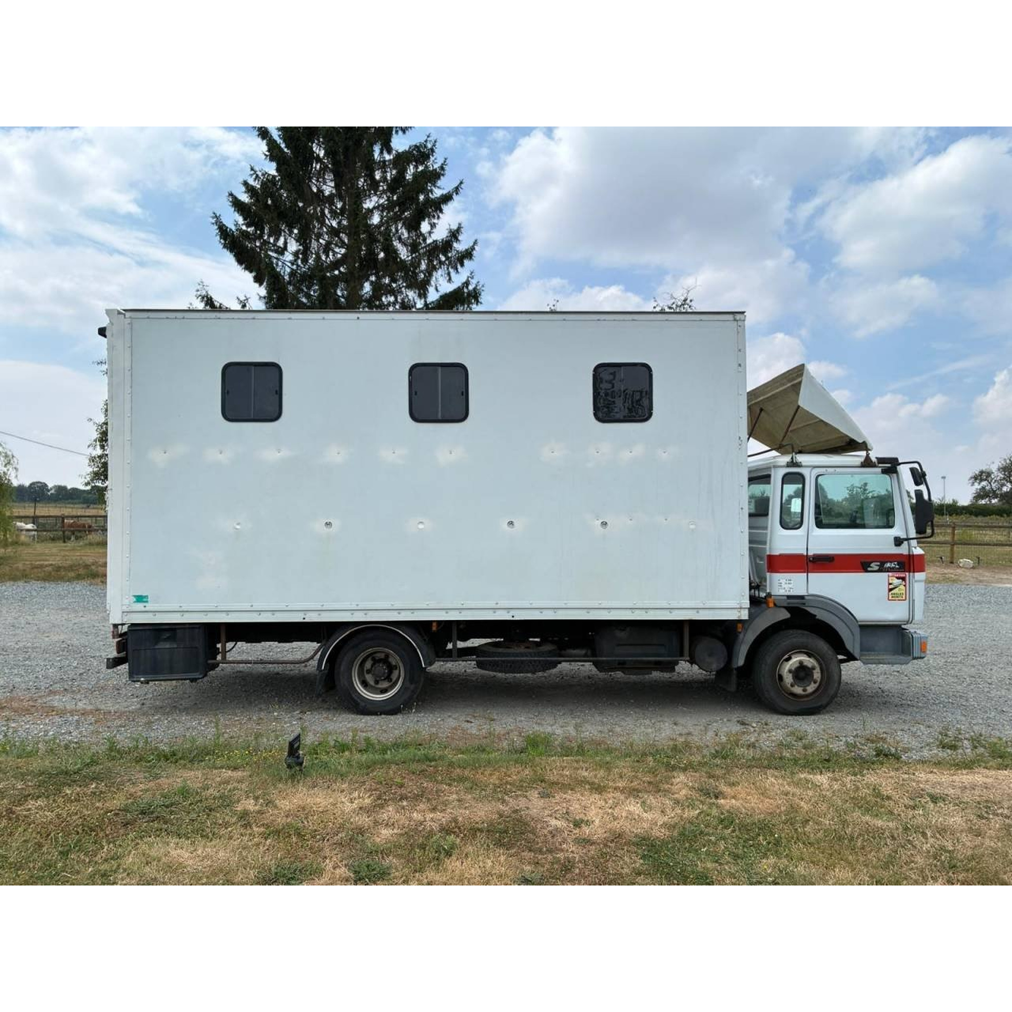 CAMION TRANSPORT 6 CHEVAUX 2