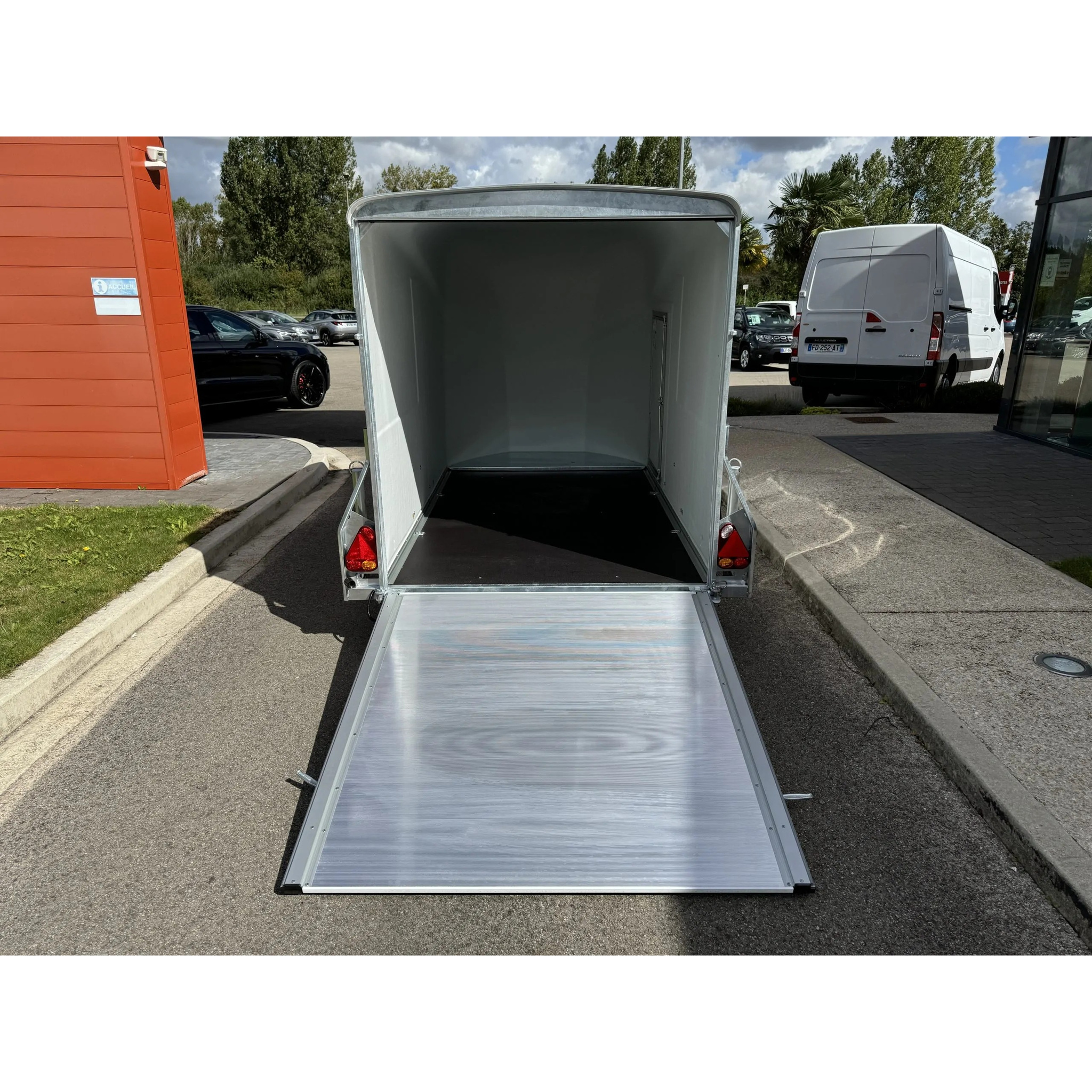 CARGO 1300 – 1300 KG 35