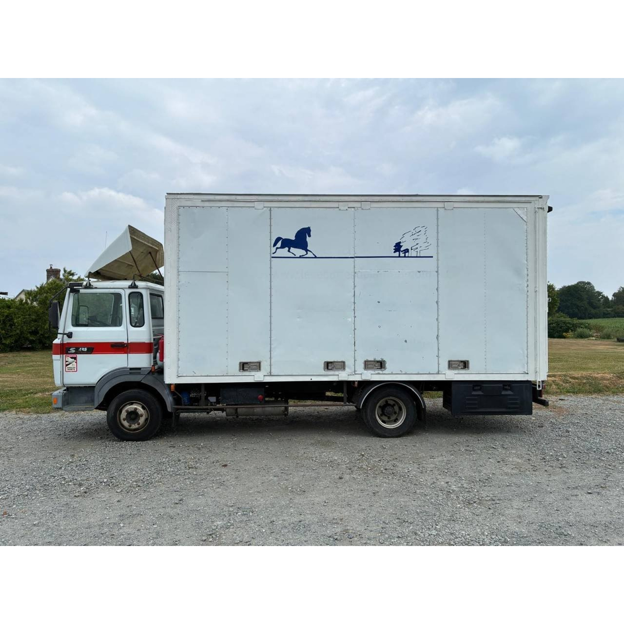 CAMION TRANSPORT 6 CHEVAUX