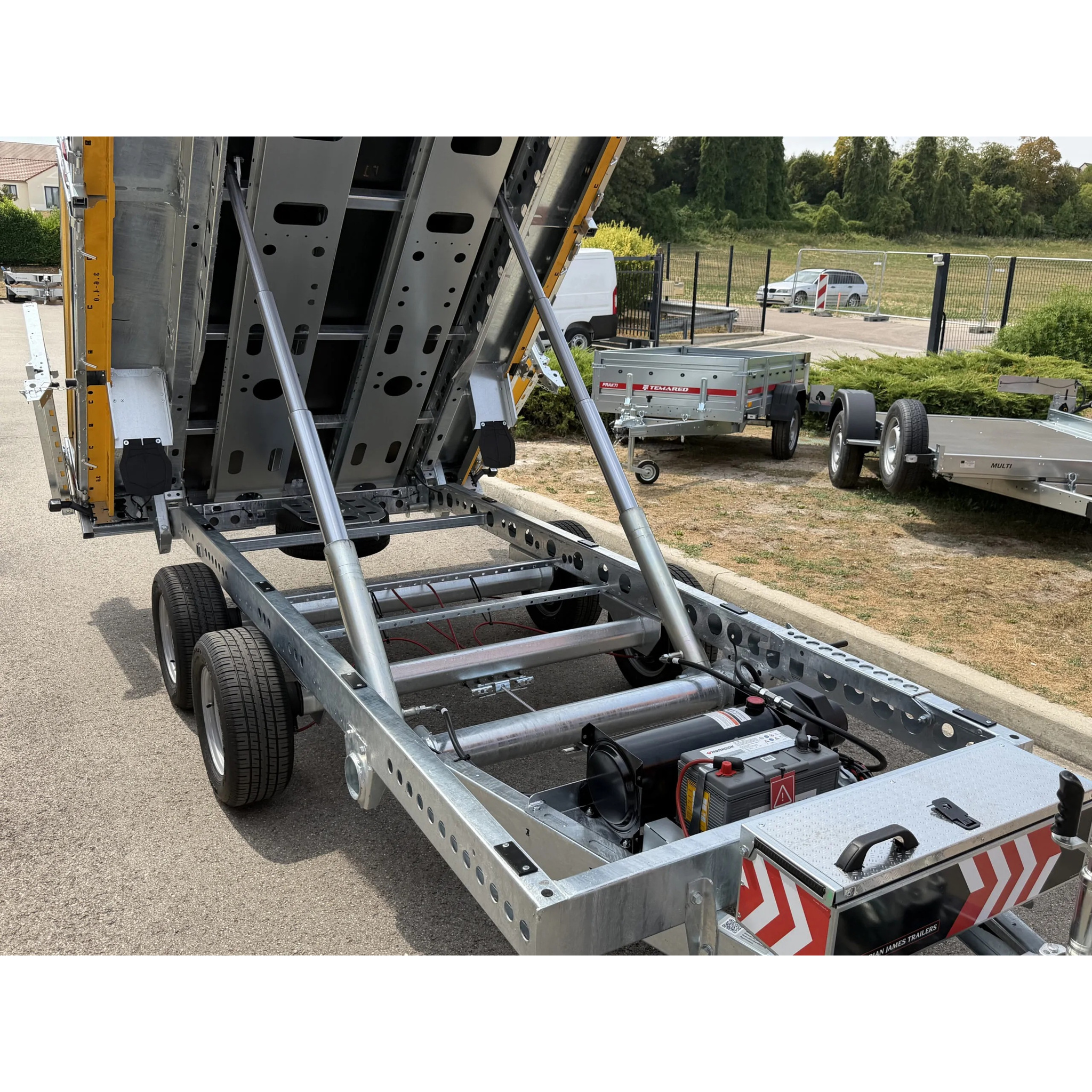 TIPPER 3620-35-2-12 / 3500 KG (2 Essieux) 32