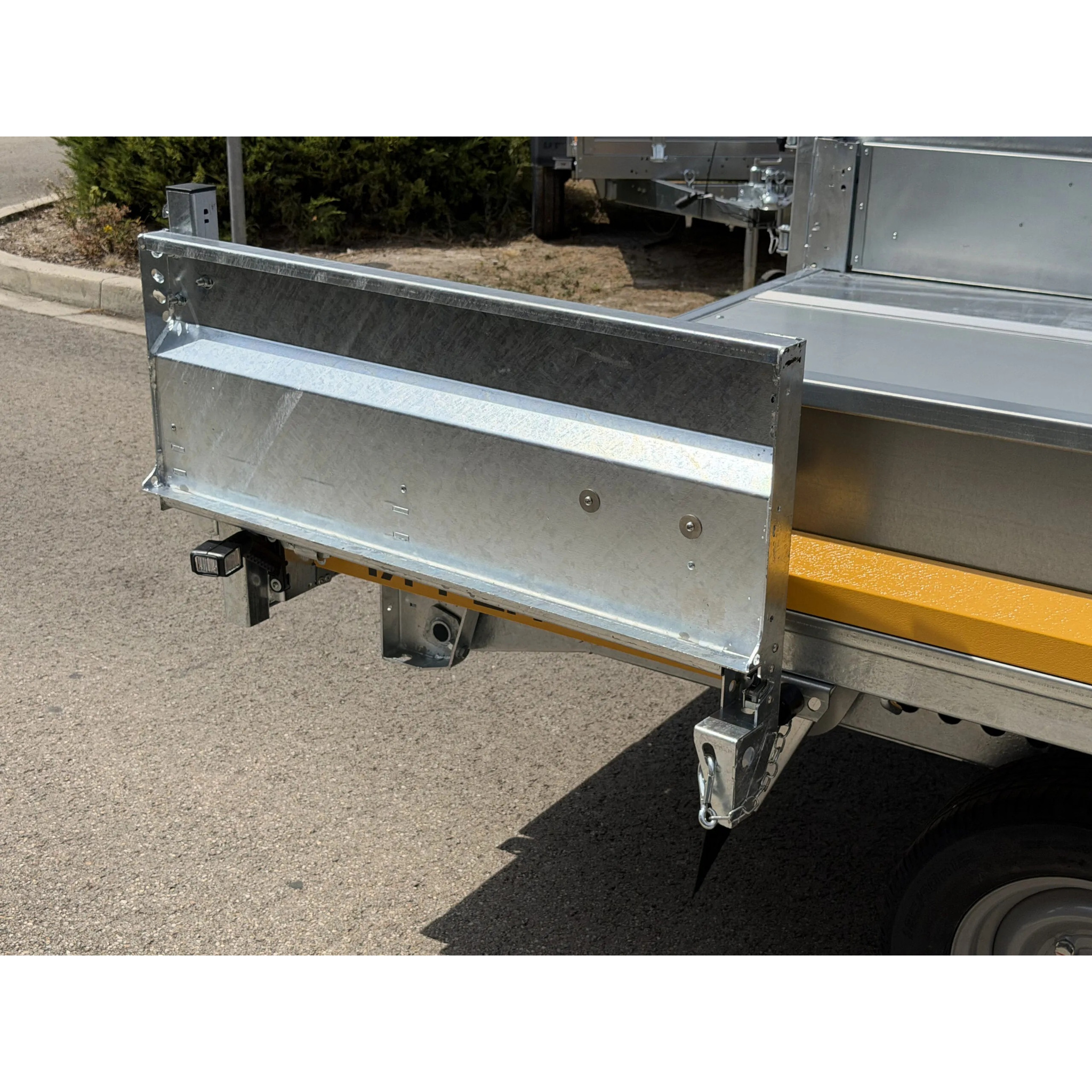 TIPPER 3620-35-3-12 / 3500 KG (3 essieux) 32