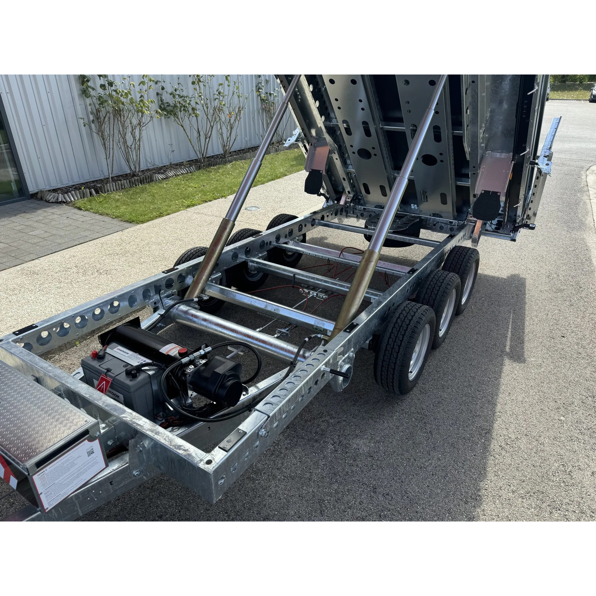 TIPPER 3620-35-3-12 / 3500 KG (3 essieux) 26